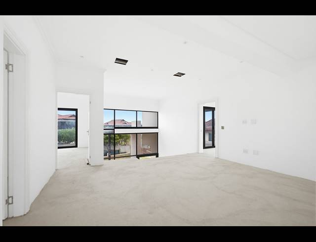 8 BEDROOM HOUSE FOR SALE IN IZINGA